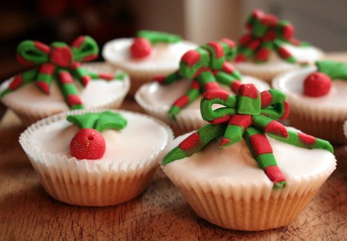foodart-christmasfairycakes.jpg
