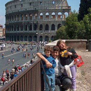 This is Cris and his two kids Guido and Lucilla, when we went out for a walk around the Colosseum, just a 10minutes walk away from our house!!