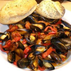 MUSSELS CHORIZO & PEPPERS 008