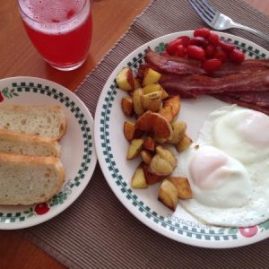 bacon eggs and potatoes