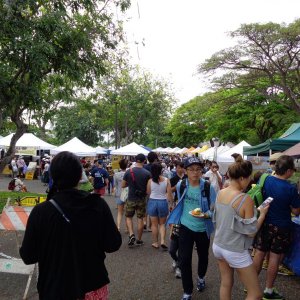 KCC Farmer's Market, PACKED! And this was when it first opened at 730 am !!
