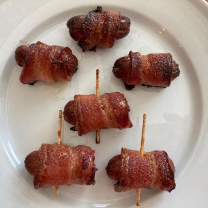 Lil Smokies wrapped in thick cut Bacon and glazed with Honey and Spices.