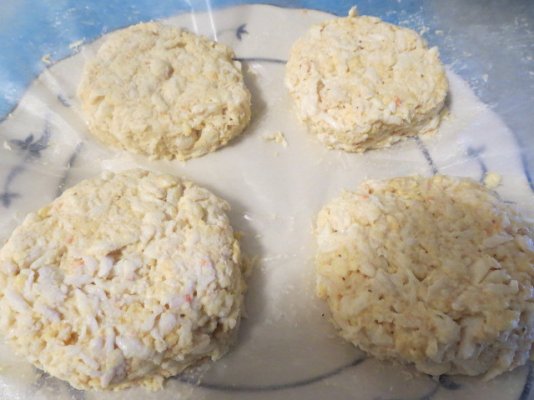 Click image for larger version

Name:	crab cakes1.jpg
Views:	129
Size:	95.7 KB
ID:	19401