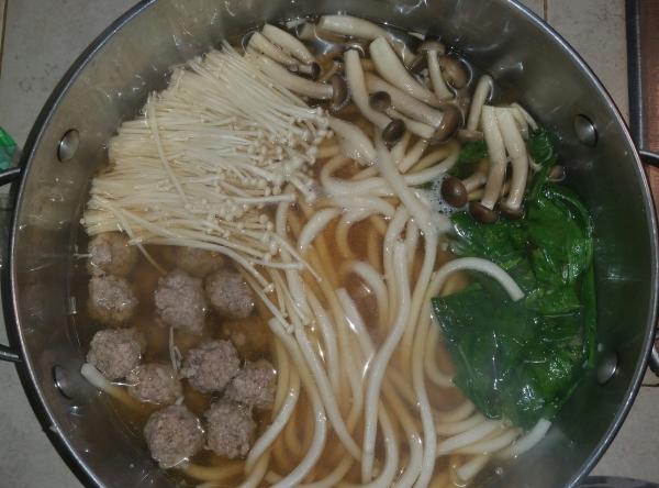 2017 02 20 18.55.05 dashi, udon, pork meatballs, enoki, beech