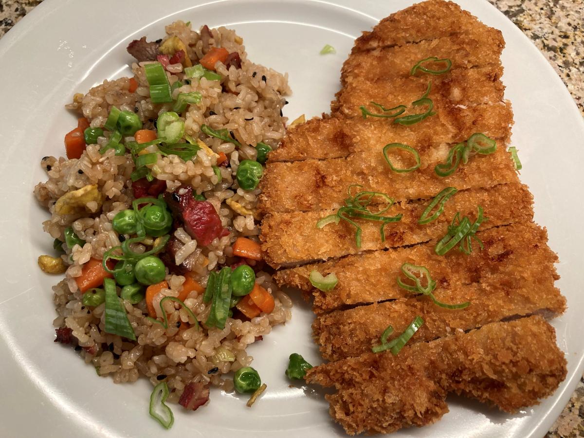 Chicken Katsu and Fried Rice.
I out loads of goodies in my Fried Rice, Chinese BBQ Pork, Bacon, Peas & Carrots, Green & White Onions ... ONO!!!