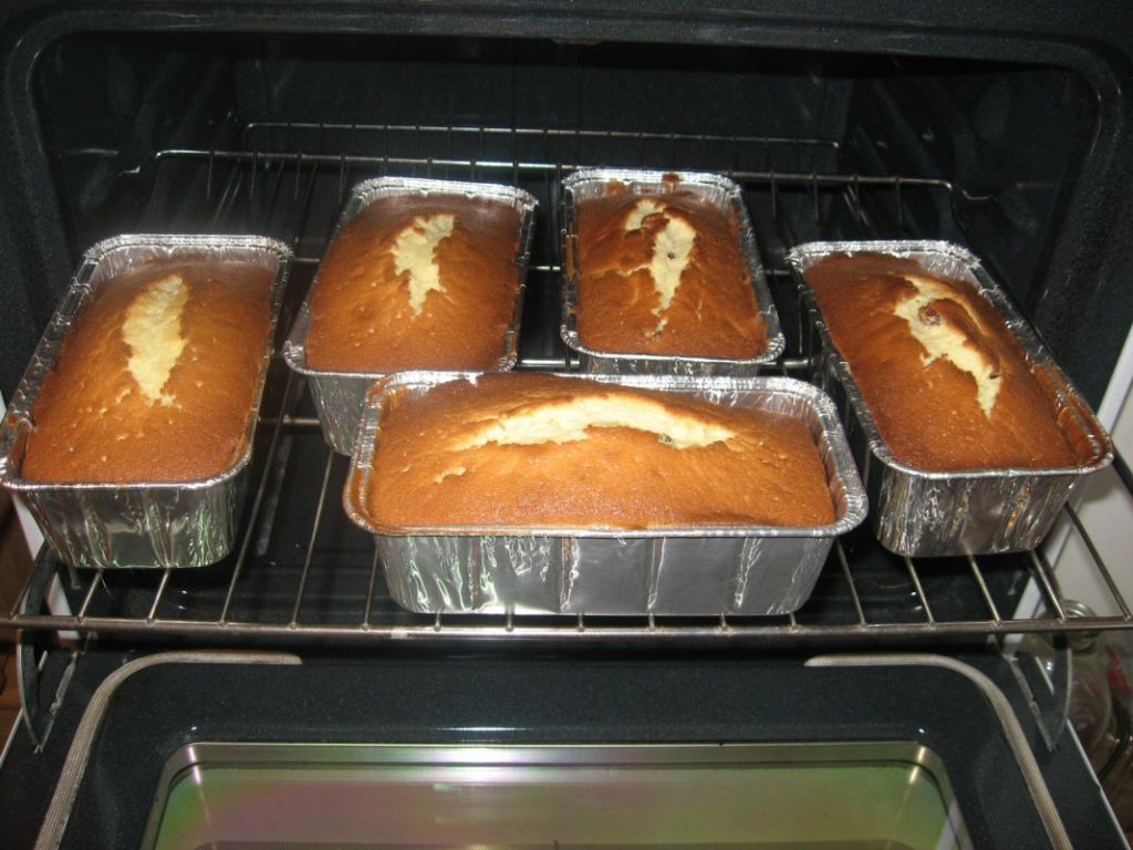 Recipe here: http://www.discusscooking.com/forums/f116/sweet-bread-raisin-bread-18490.html