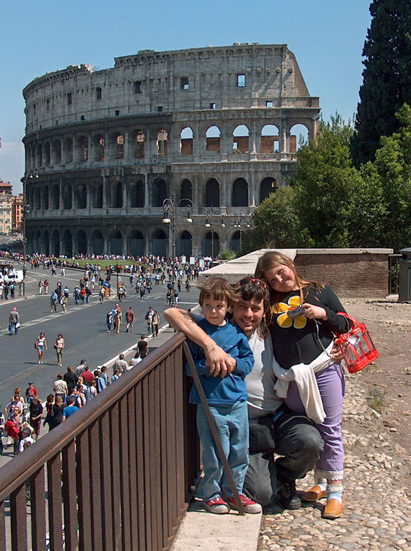 This is Cris and his two kids Guido and Lucilla, when we went out for a walk around the Colosseum, just a 10minutes walk away from our house!!