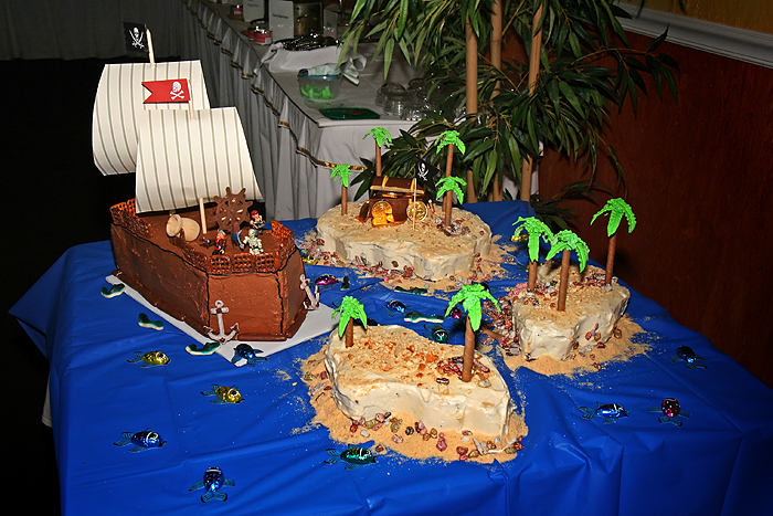 pirate_ship_cake_1-06-18-06.jpg